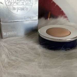 La prairie honey beige essence in foundation